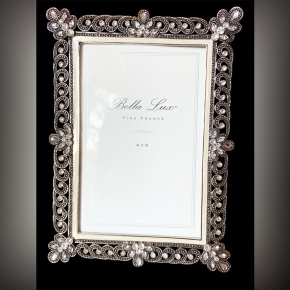 Bella Lux Fine Frames Heavy Metal Rhinestone Silver Toned 4” x 6” Frame - Picture 3 of 5